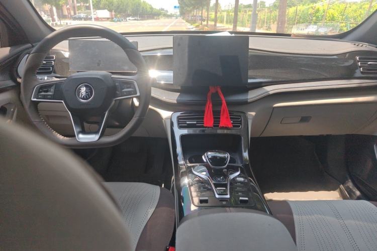 Used BYD Qin PLUS 2024 HONOR Edition DM-i 55KM Leading Model Center Console