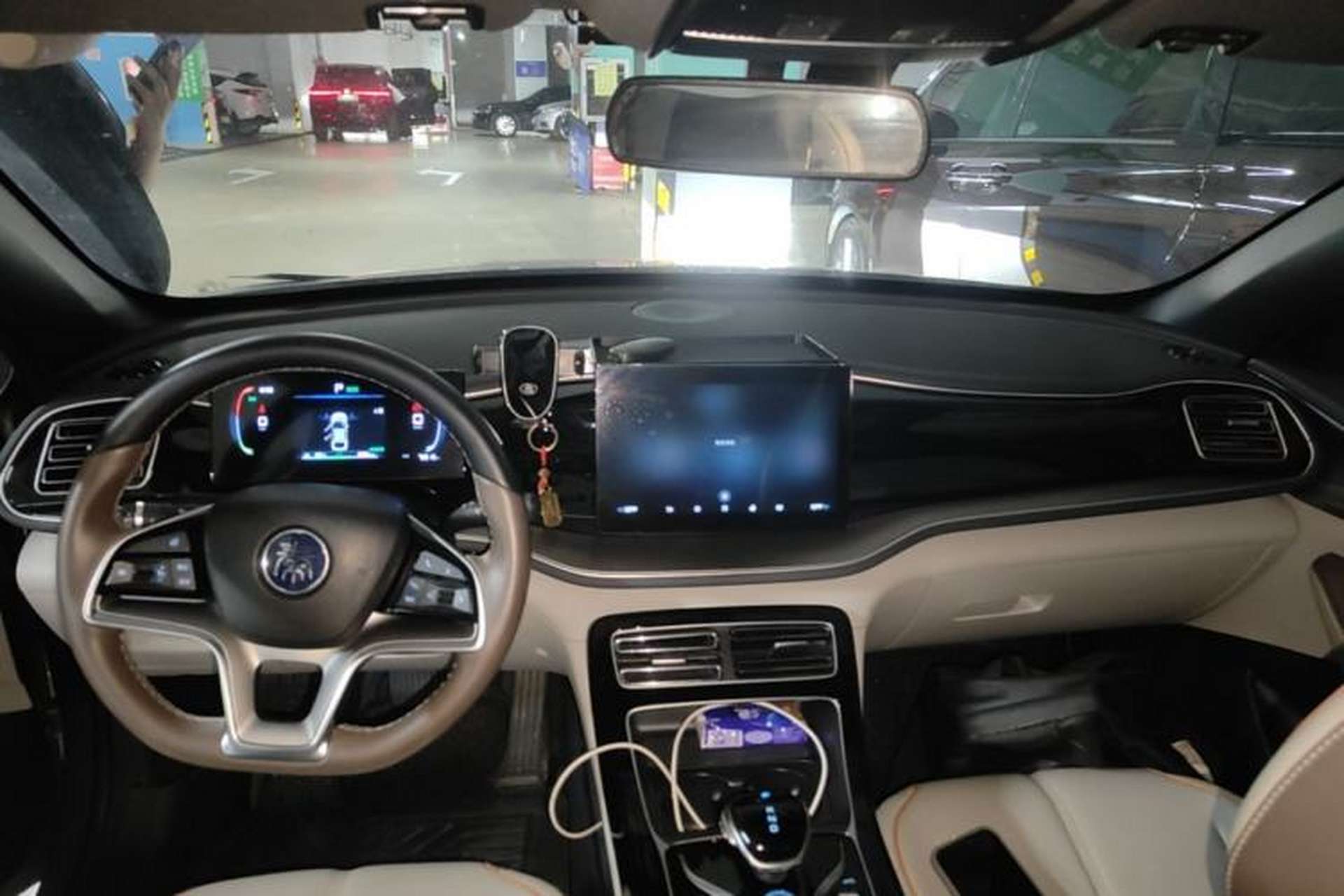 Used BYD Qin PLUS 2024 Honor Edition EV 420KM Leading Model Center Console