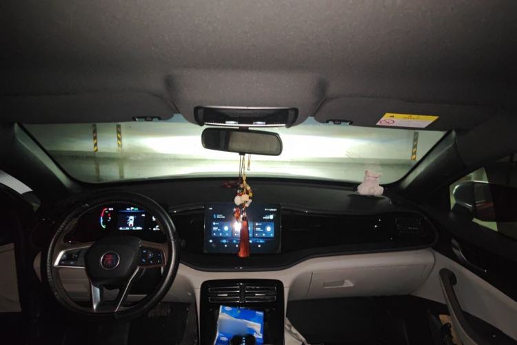 Used BYD Qin PLUS 2024 HONOR Edition DM-i 55KM Leading Model Center Console