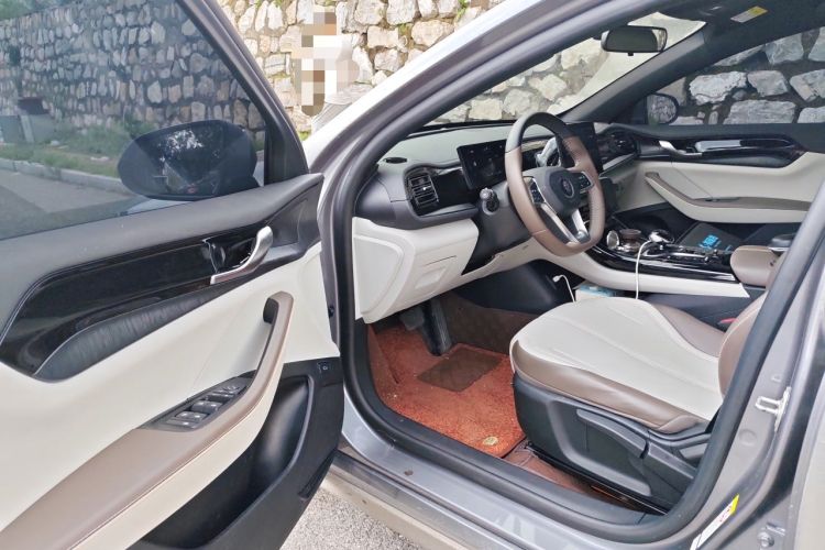 Used BYD Qin PLUS 2024 HONOR Edition DM-i 55KM Leading Model Driver Seat