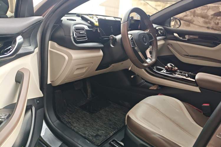 Used BYD Qin PLUS 2024 HONOR Edition DM-i 55KM Leading Model Driver Seat