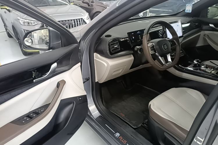 Used BYD Qin PLUS 2024 HONOR Edition DM-i 55KM Leading Model Driver Seat