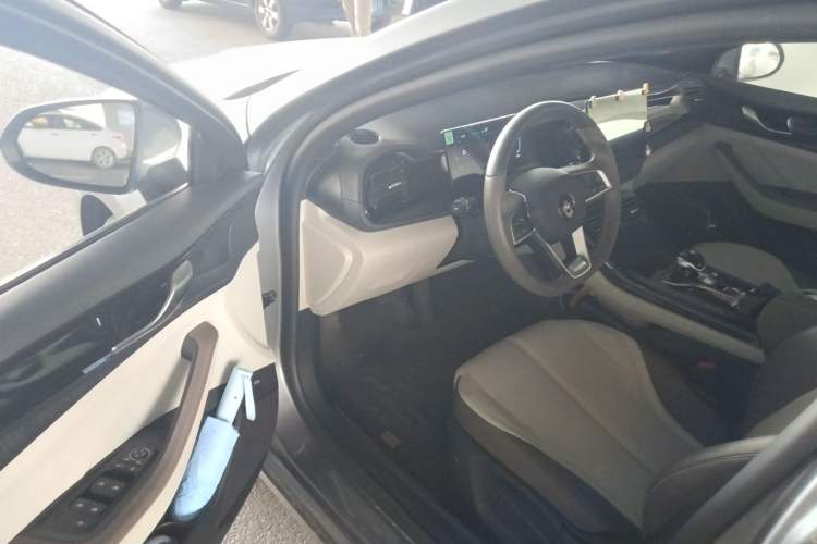 Used BYD Qin PLUS 2024 HONOR Edition DM-i 55KM Leading Model Driver Seat