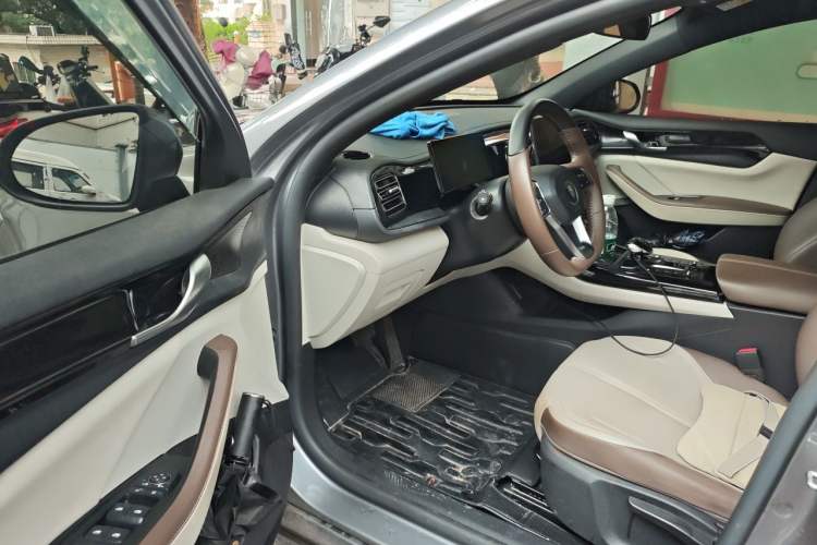 Used BYD Qin PLUS 2024 HONOR Edition DM-i 55KM Leading Model Driver Seat