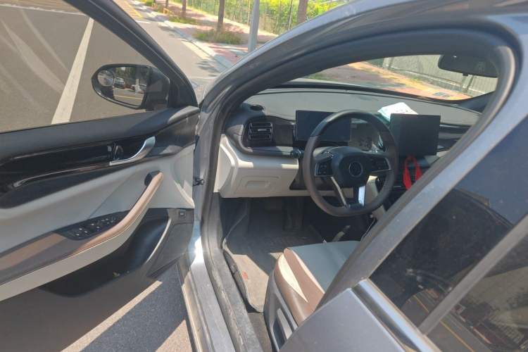 Used BYD Qin PLUS 2024 HONOR Edition DM-i 55KM Leading Model Driver Seat