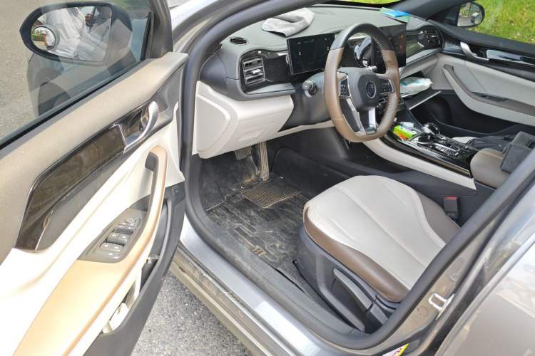 Used BYD Qin PLUS 2024 HONOR Edition DM-i 55KM Leading Model Driver Seat