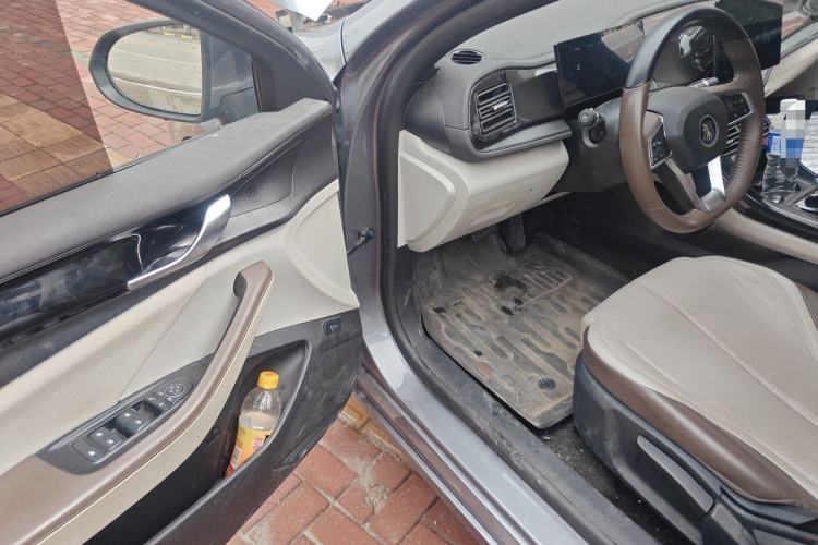 Used BYD Qin PLUS 2024 HONOR Edition DM-i 55KM Leading Model Driver Seat