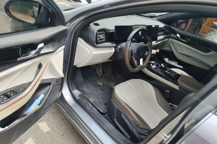 Used BYD Qin PLUS 2024 HONOR Edition DM-i 55KM Leading Model Driver Seat