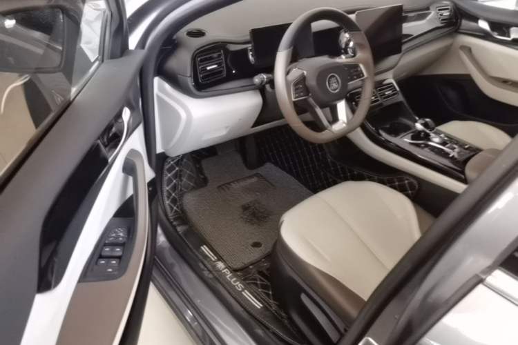Used BYD Qin PLUS 2024 HONOR Edition DM-i 55KM Leading Model Driver Seat