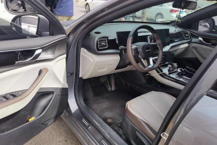 Used BYD Qin PLUS 2024 HONOR Edition DM-i 120KM Leading Model Driver Seat