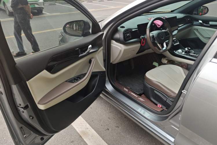 Used BYD Qin PLUS 2024 HONOR Edition DM-i 55KM Leading Model Driver Seat