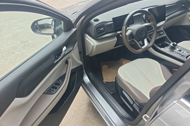 Used BYD Qin PLUS 2024 HONOR Edition DM-i 55KM Leading Model Driver Seat