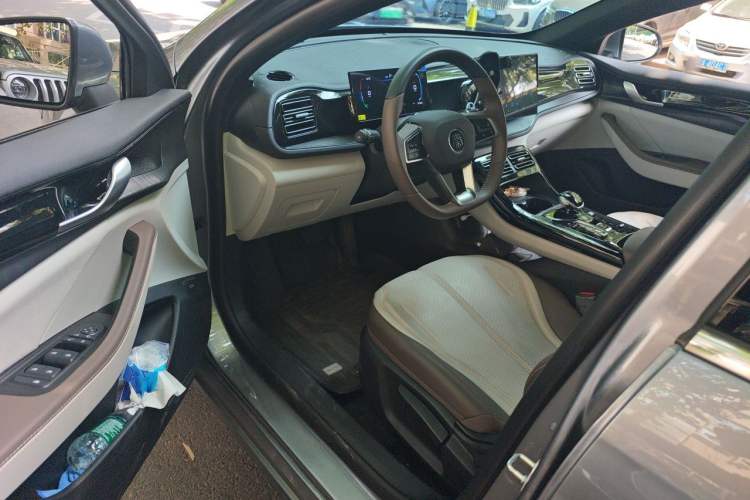Used BYD Qin PLUS 2024 HONOR Edition DM-i 55KM Leading Model Driver Seat