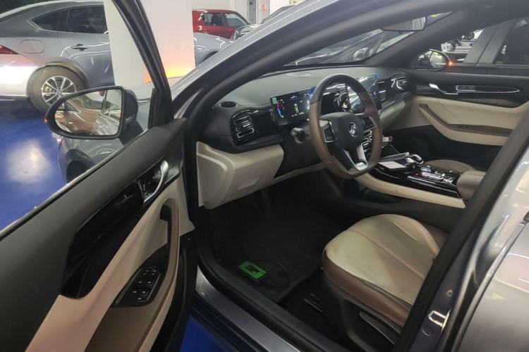 Used BYD Qin PLUS 2024 HONOR Edition DM-i 55KM Leading Model Driver Seat