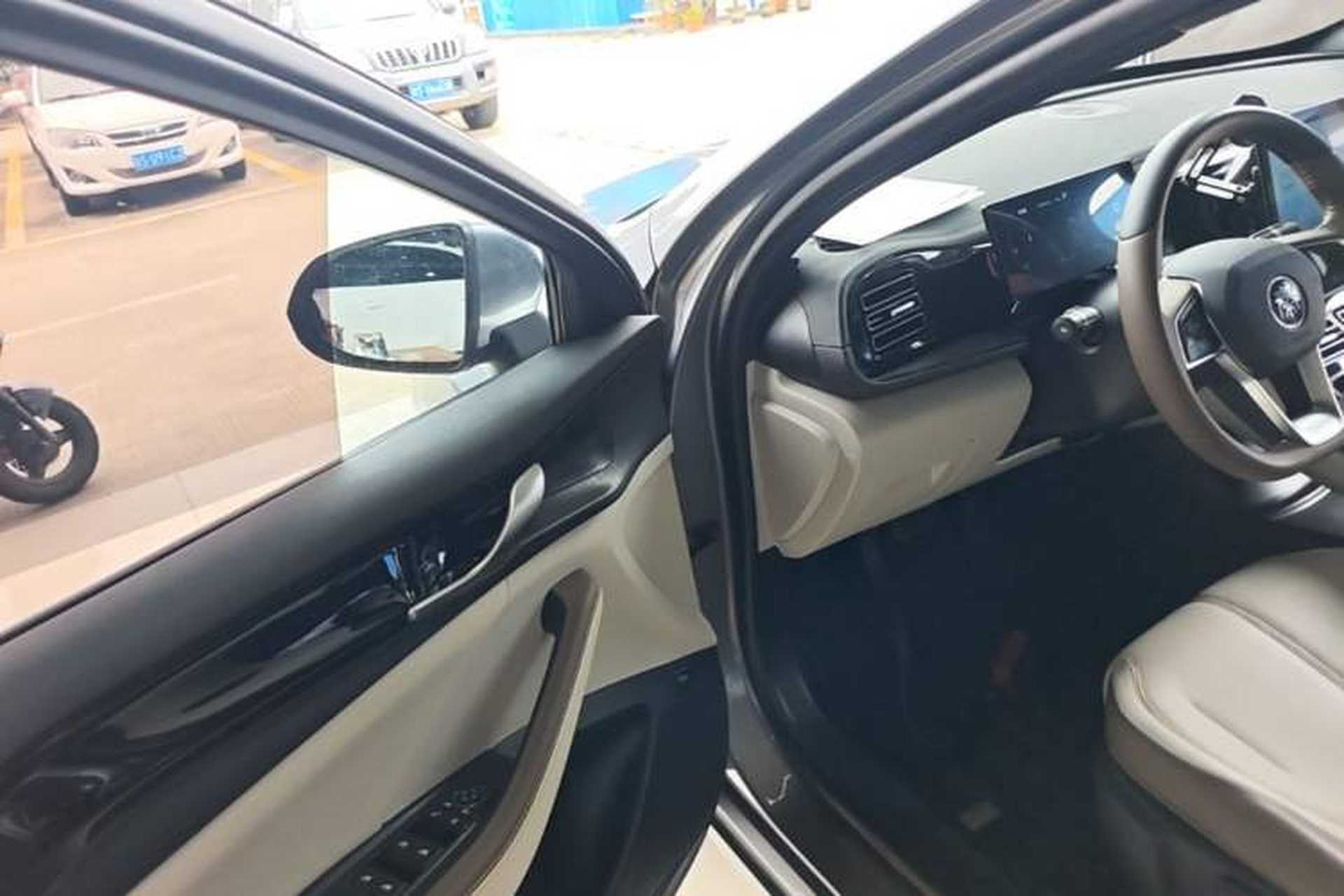Used BYD Qin PLUS 2024 HONOR Edition DM-i 55KM Leading Model Driver Seat