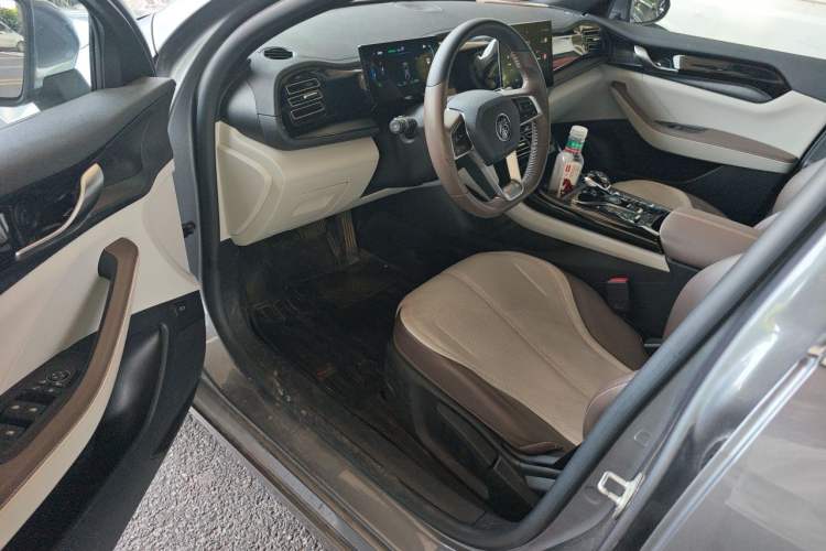 Used BYD Qin PLUS 2024 HONOR Edition DM-i 55KM Leading Model Driver Seat