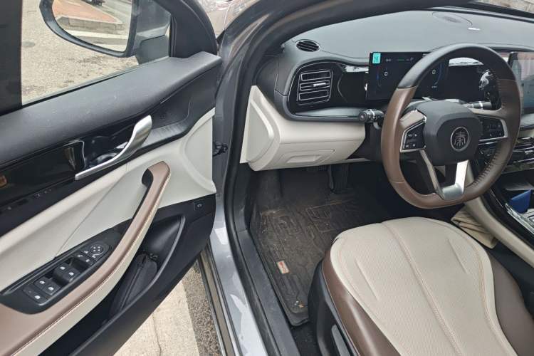 Used BYD Qin PLUS 2024 HONOR Edition DM-i 55KM Leading Model Driver Seat