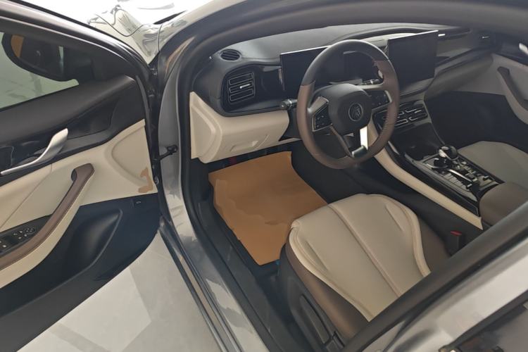 Used BYD Qin PLUS 2024 HONOR Edition DM-i 55KM Leading Model Driver Seat