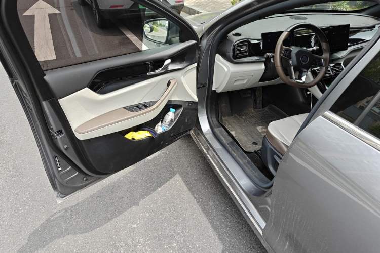 Used BYD Qin PLUS 2024 HONOR Edition DM-i 55KM Leading Model Driver Seat