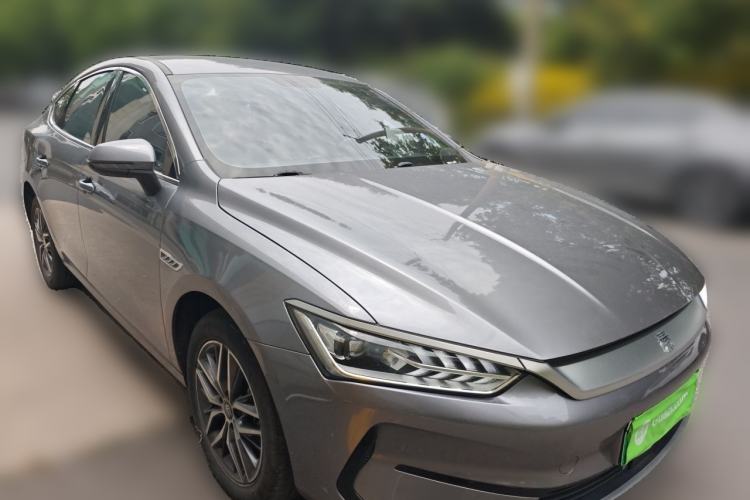 Used BYD Qin PLUS 2024 Honor Edition EV 420KM Leading Model Front Right 45 Deg