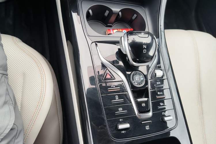 Used BYD Qin PLUS 2024 HONOR Edition DM-i 55KM Leading Model Gear Lever