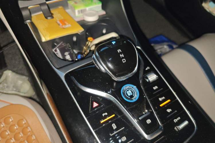 Used BYD Qin PLUS 2024 Honor Edition EV 420KM Leading Model Gear Lever