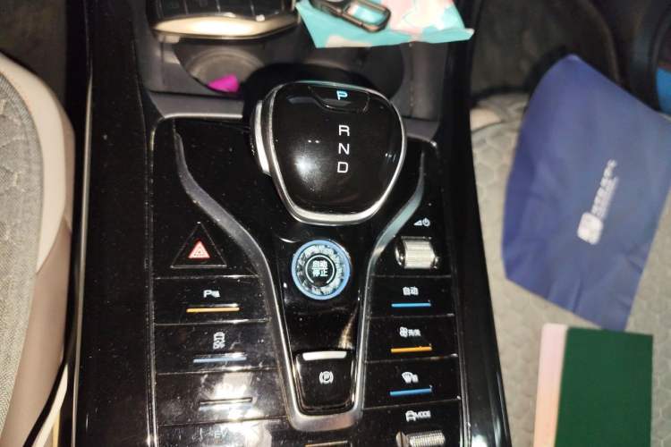 Used BYD Qin PLUS 2024 HONOR Edition DM-i 55KM Leading Model Gear Lever