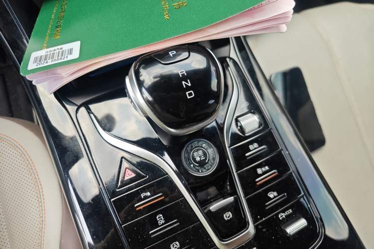 Used BYD Qin PLUS 2024 HONOR Edition DM-i 55KM Leading Model Gear Lever
