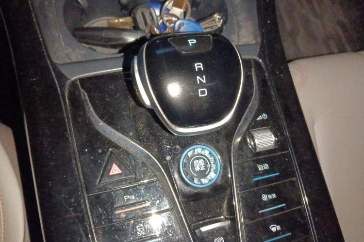 Used BYD Qin PLUS 2024 HONOR Edition DM-i 55KM Leading Model Gear Lever