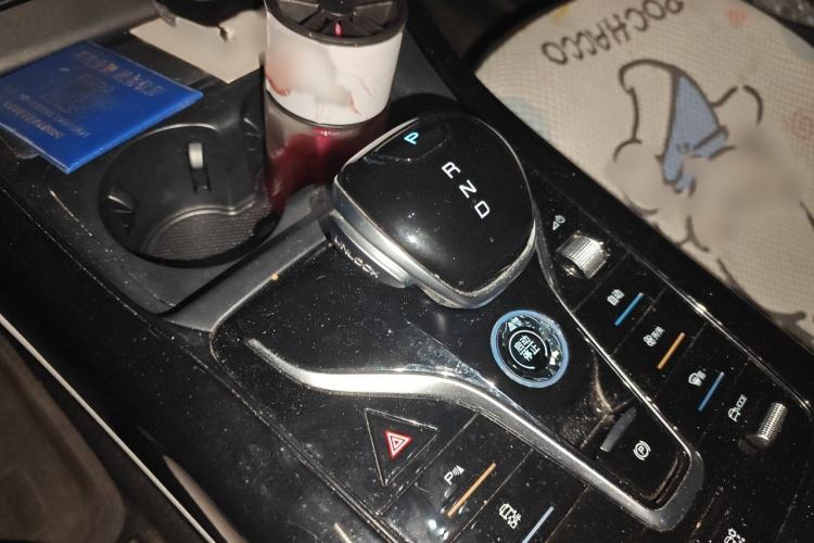 Used BYD Qin PLUS 2024 HONOR Edition DM-i 55KM Leading Model Gear Lever