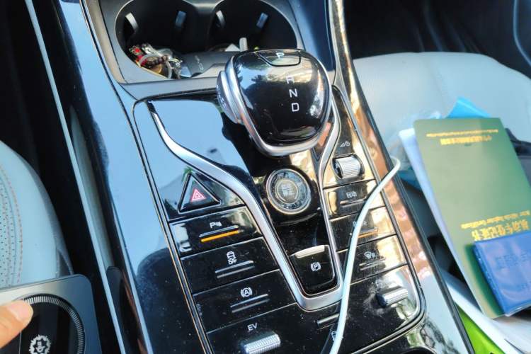 Used BYD Qin PLUS 2024 HONOR Edition DM-i 55KM Leading Model Gear Lever