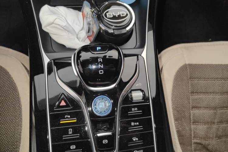 Used BYD Qin PLUS 2024 Honor Edition EV 420KM Leading Model Gear Lever