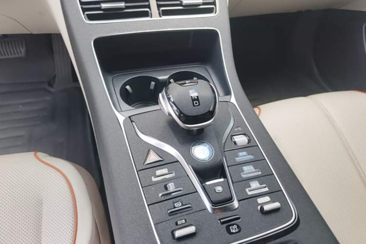 Used BYD Qin PLUS 2024 Honor Edition EV 510KM Leading Model Gear Lever
