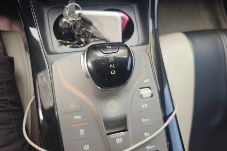 Used BYD Qin PLUS 2024 HONOR Edition DM-i 55KM Leading Model Gear Lever