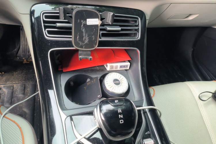 Used BYD Qin PLUS 2024 Honor Edition EV 510KM Leading Model Gear Lever