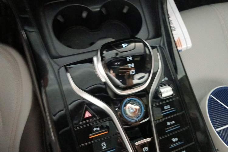 Used BYD Qin PLUS 2024 HONOR Edition DM-i 55KM Leading Model Gear Lever