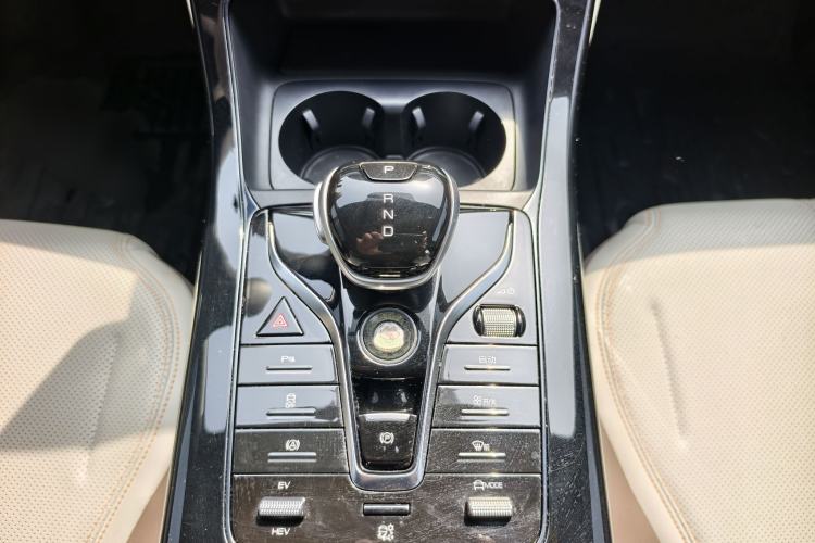 Used BYD Qin PLUS 2024 HONOR Edition DM-i 55KM Leading Model Gear Lever