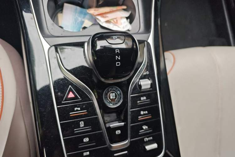 Used BYD Qin PLUS 2024 Honor Edition EV 420KM Leading Model Gear Lever