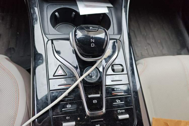 Used BYD Qin PLUS 2024 HONOR Edition DM-i 55KM Leading Model Gear Lever