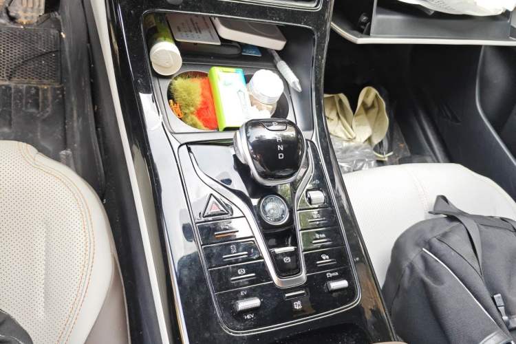 Used BYD Qin PLUS 2024 HONOR Edition DM-i 55KM Leading Model Gear Lever