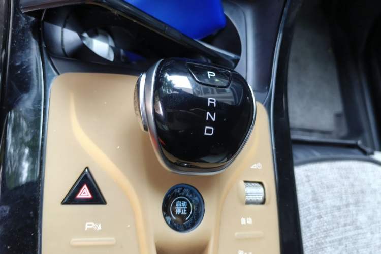 Used BYD Qin PLUS 2024 HONOR Edition DM-i 55KM Leading Model Gear Lever