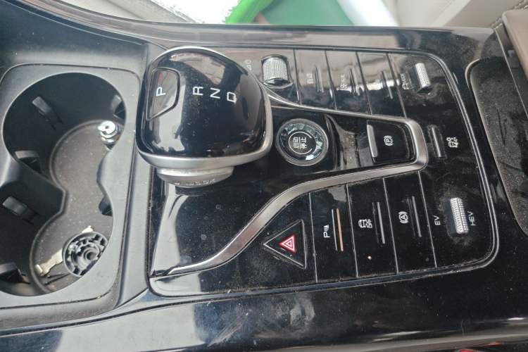 Used BYD Qin PLUS 2024 HONOR Edition DM-i 55KM Leading Model Gear Lever