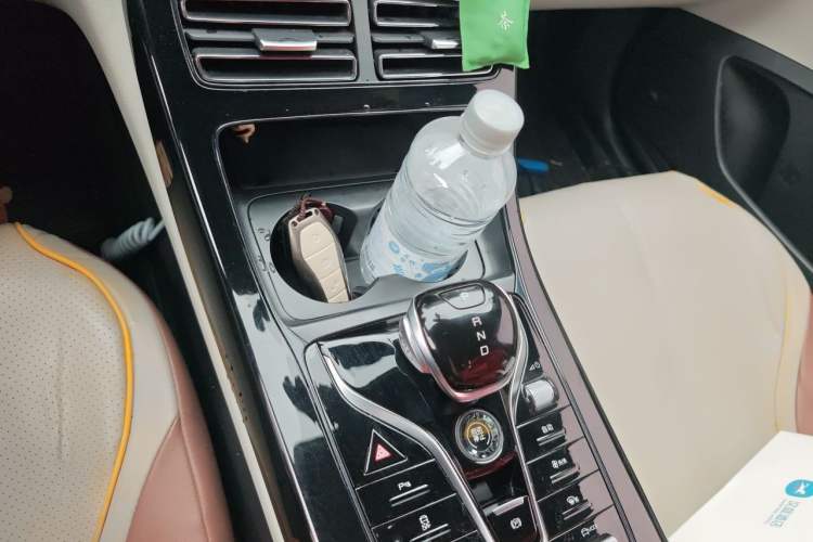 Used BYD Qin PLUS 2024 HONOR Edition DM-i 55KM Leading Model Gear Lever