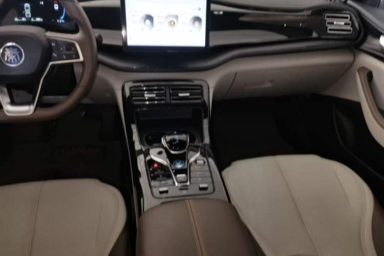 Used BYD Qin PLUS 2024 HONOR Edition DM-i 55KM Leading Model Gear Lever