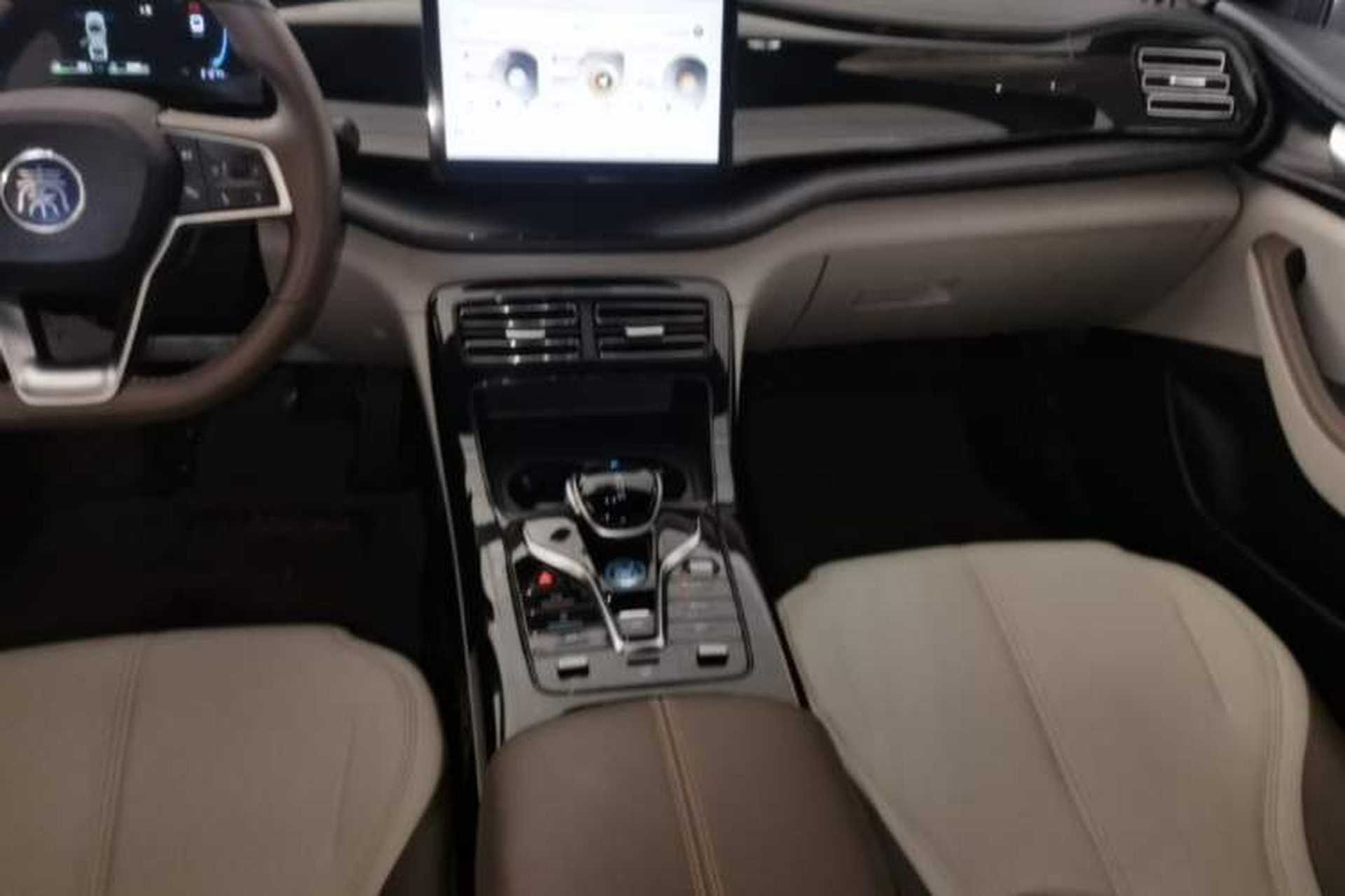 Used BYD Qin PLUS 2024 HONOR Edition DM-i 55KM Leading Model Gear Lever