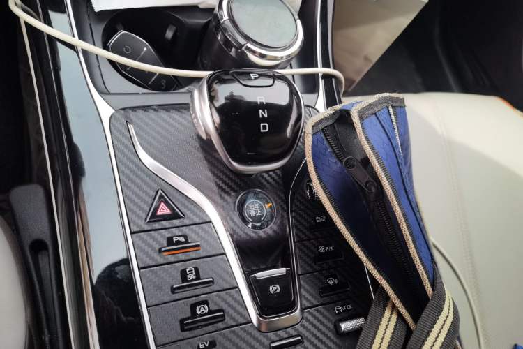 Used BYD Qin PLUS 2024 HONOR Edition DM-i 120KM Leading Model Gear Lever