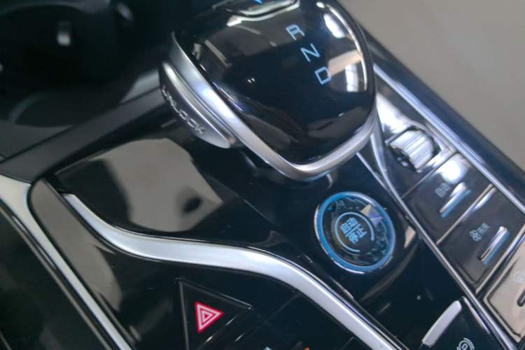 Used BYD Qin PLUS 2024 Honor Edition EV 510KM Leading Model Gear Lever