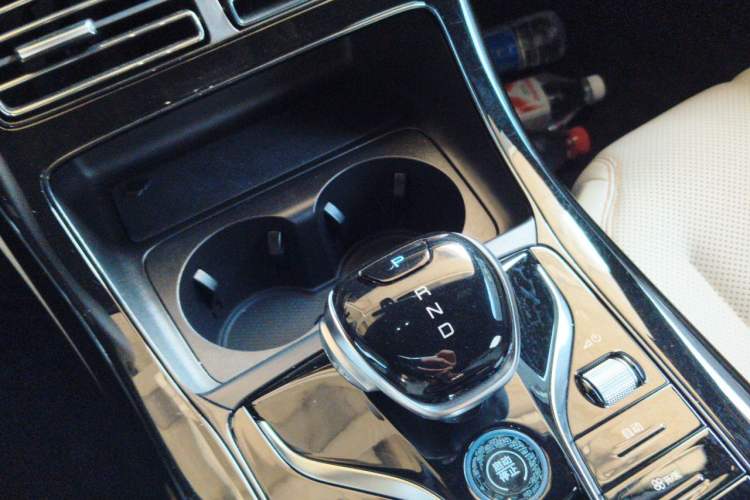 Used BYD Qin PLUS 2024 HONOR Edition DM-i 55KM Leading Model Gear Lever