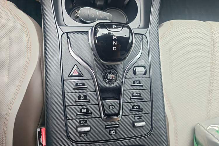 Used BYD Qin PLUS 2024 HONOR Edition DM-i 55KM Leading Model Gear Lever