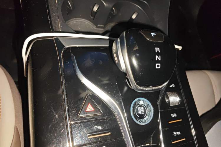 Used BYD Qin PLUS 2024 HONOR Edition DM-i 55KM Leading Model Gear Lever